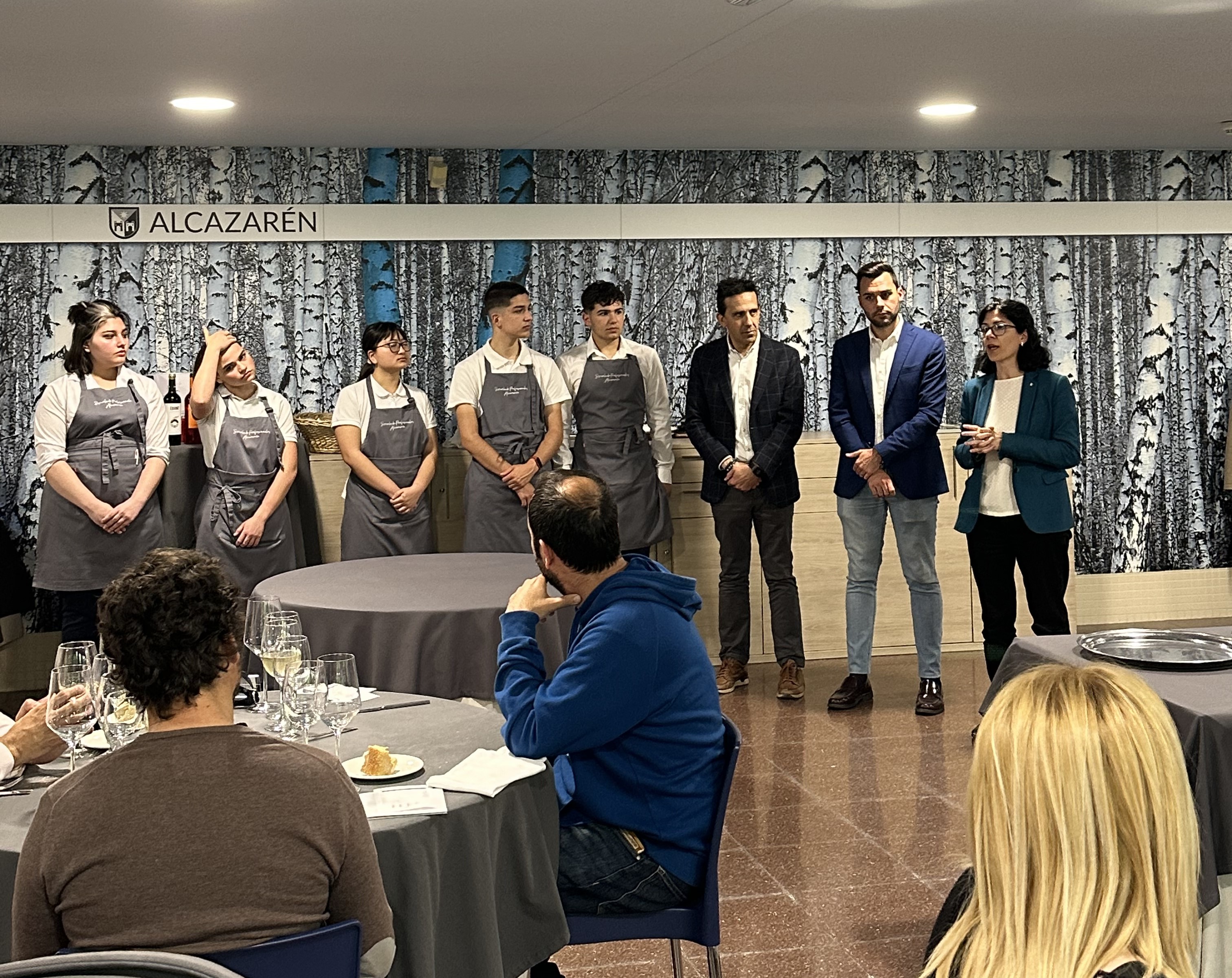 comida en el comedor de la escuela alcazarén d eprofesionales