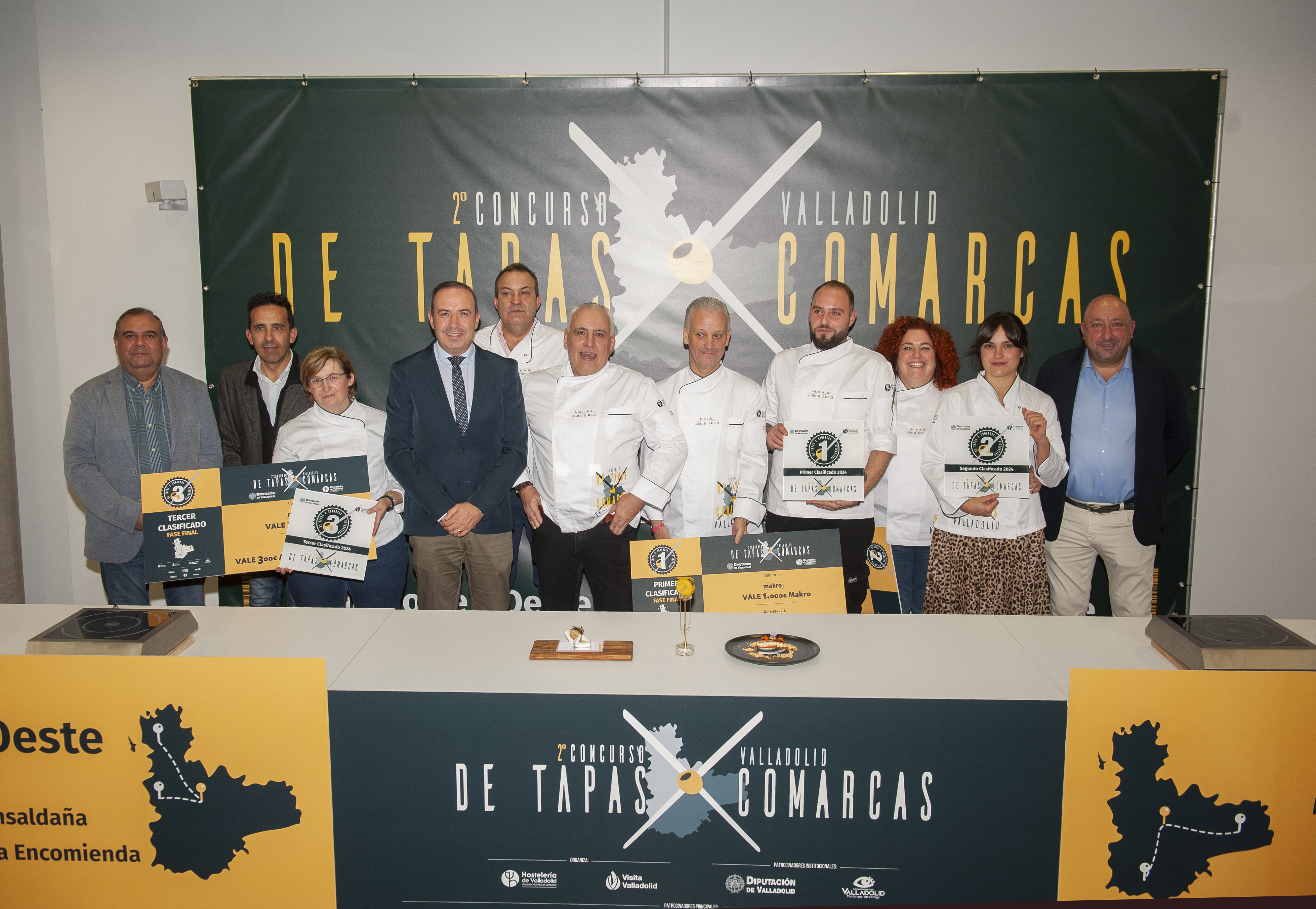 Los ganadores del concurso en una foto oficial.